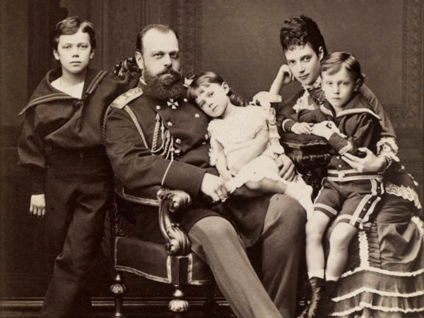 Александр III с семьей Александр III с семьей